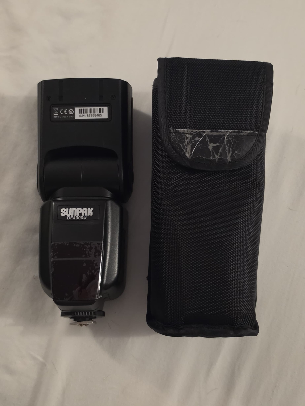 Flash - Sunpak DF4000U Black On-Camera Flash with Protective Case